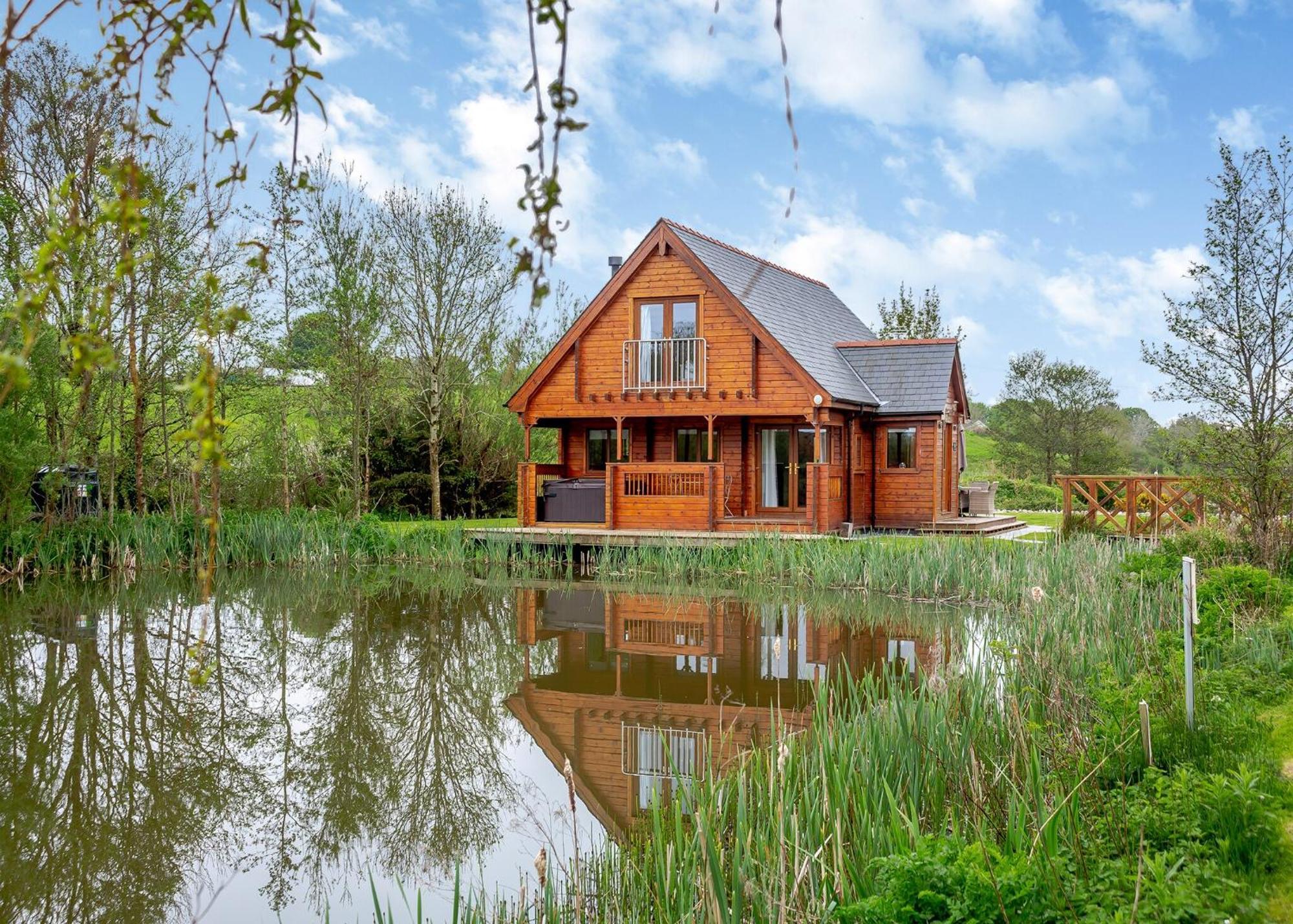 מנאי ברידג' Anglesey Lakeside Lodges מראה חיצוני תמונה