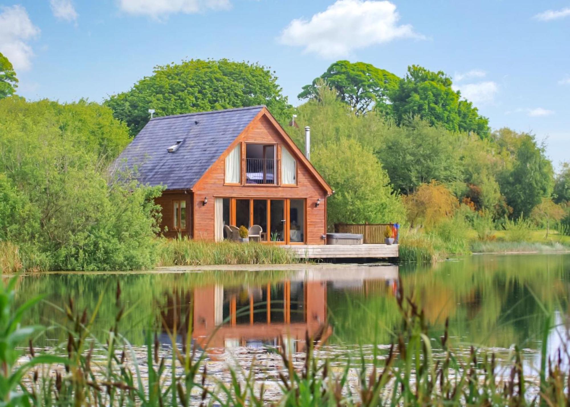 מנאי ברידג' Anglesey Lakeside Lodges מראה חיצוני תמונה